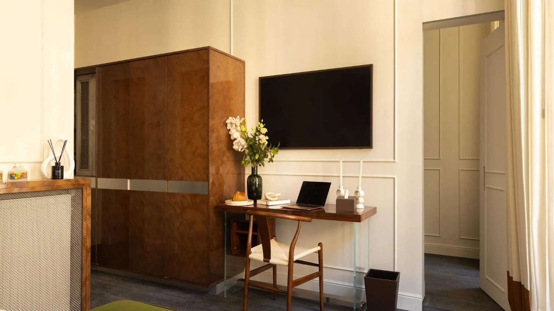 Palais Bourbon Hotel - Suite 21- 4P - Invalides Paris Apartment